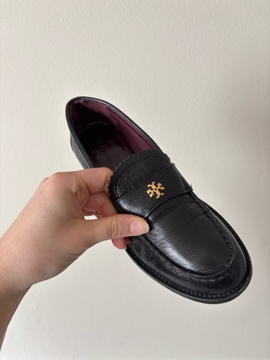 Tory Burch Classic Best-Selling Black Leather Loafers with Gold Emblem Size 6.5 main image 12